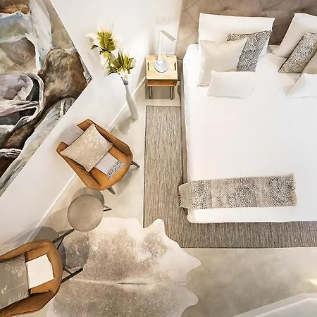 Eleven Boutique House And Garden Bed & Breakfast *