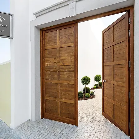 Eleven Boutique House And Garden Bed & Breakfast Boliqueime